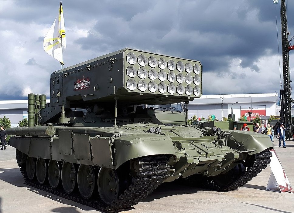 Фото ТОС-1 «Солнцепек» из статьи Википедии: https://ru.wikipedia.org/wiki/%D0%A2%D1%8F%D0%B6%D1%91%D0%BB%D0%B0%D1%8F_%D0%BE%D0%B3%D0%BD%D0%B5%D0%BC%D1%91%D1%82%D0%BD%D0%B0%D1%8F_%D1%81%D0%B8%D1%81%D1%82%D0%B5%D0%BC%D0%B0 