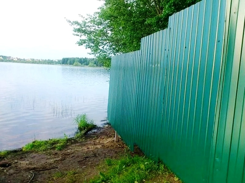 Этот частник захватил землю до самой воды