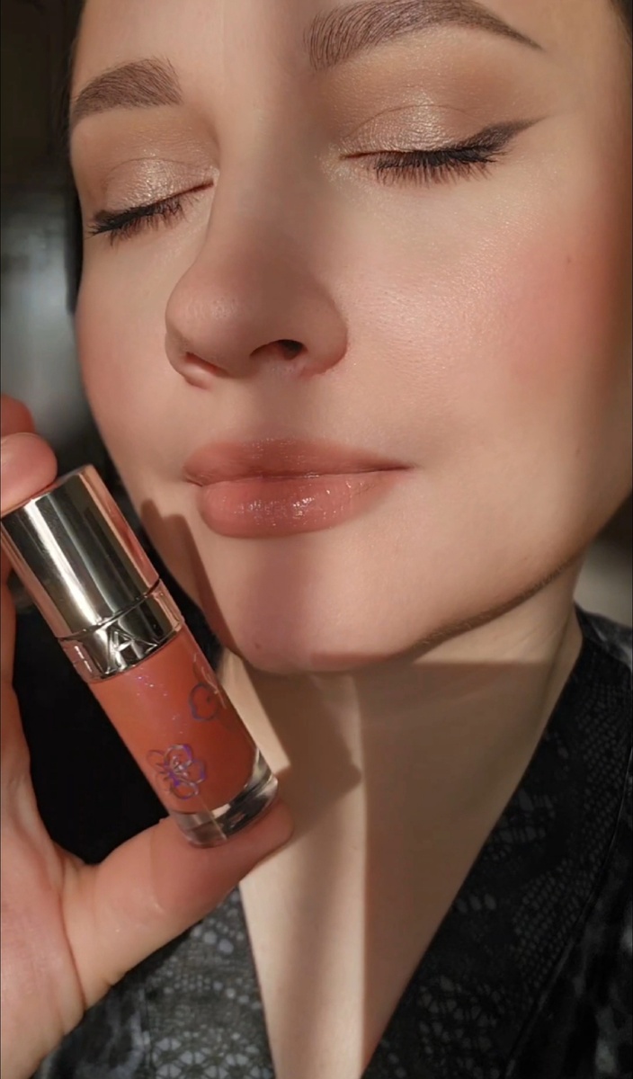 В качестве подложки использован карандаш Vivienne Sabo в 101 оттенке 