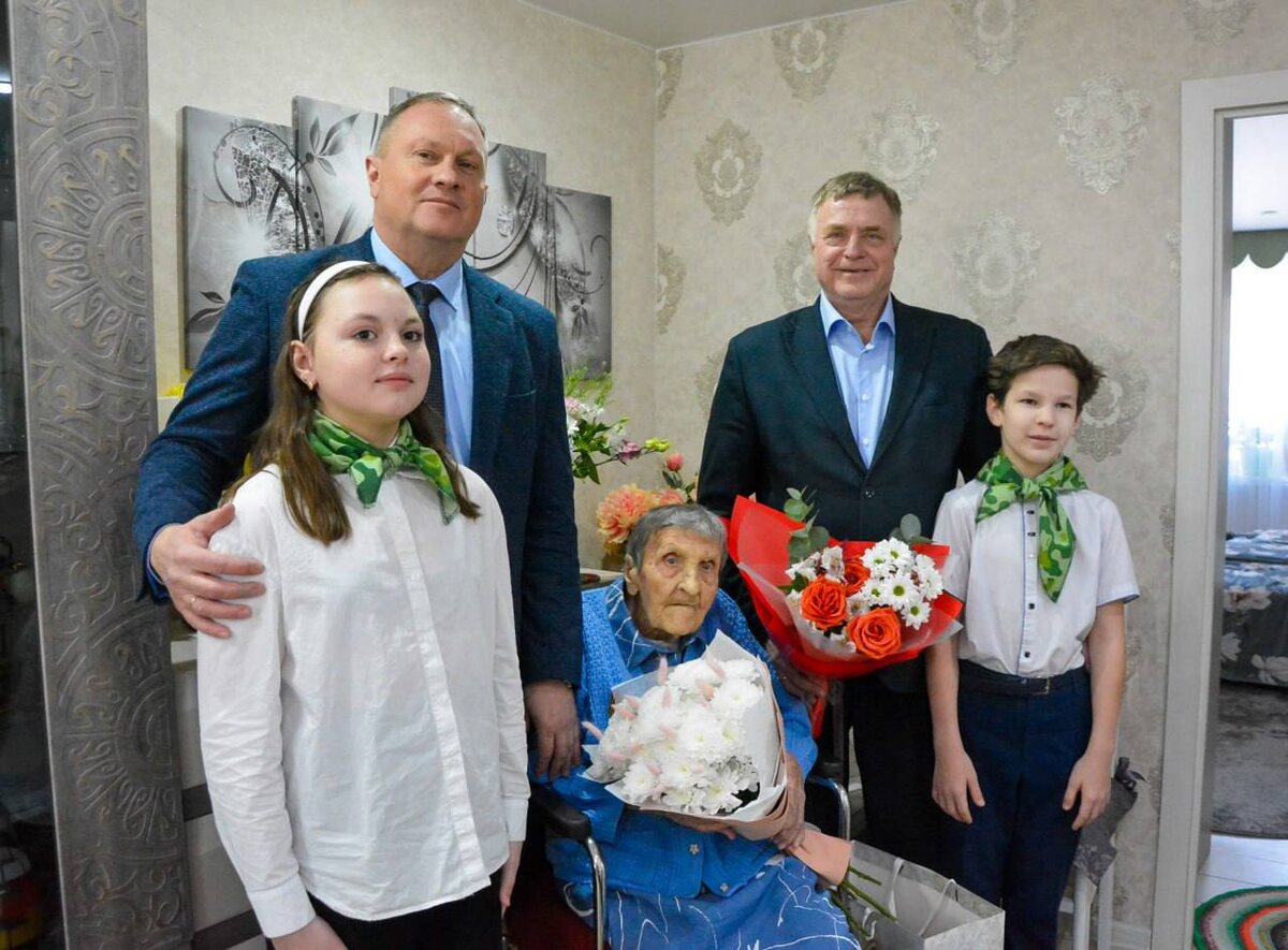     Ветерана Великой Отечественной войны из Ачинска Анну Цигулеву поздравили с вековым юбилеем