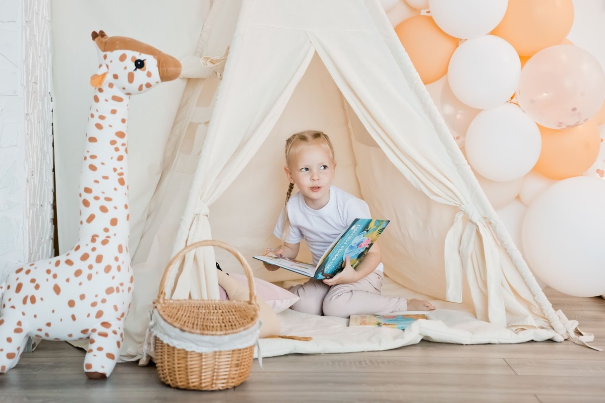 Убирайтесь вместе с малышом, играя, чтобы привычка к чистоте сформировалась легче