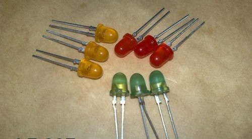 Справочная информация по перечню и количеству содержания драгоценных металлов в изделии: Диод АЛ307БМ 

Данные взяты из открытых источников: документации к изделию, формуляров, технической литературы, нормативной документации.

Приводится точная масса содержания драгметаллов: золота, серебра, платины и металлов платиновой группы (МПГ) на единицу изделия в граммах.

Золото : 0,0007238

Серебро : 0,0000428

Платина : 0

МПГ : 0