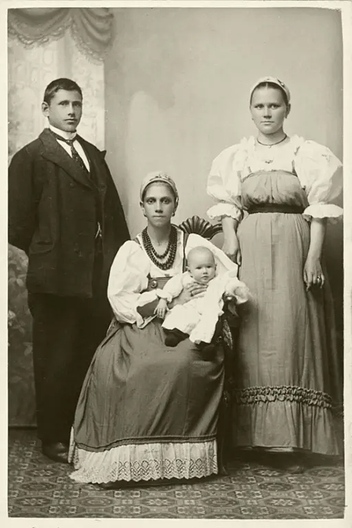 Поморы в Норвегии, в фотоателье города Вардё. 1900-1907 гг. 