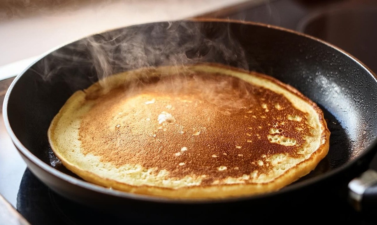 Блины будут скользить по сковородке как по маслу: избегайте этих 5 распространенных ошибок приготовления / Фото: Pogovorim.by