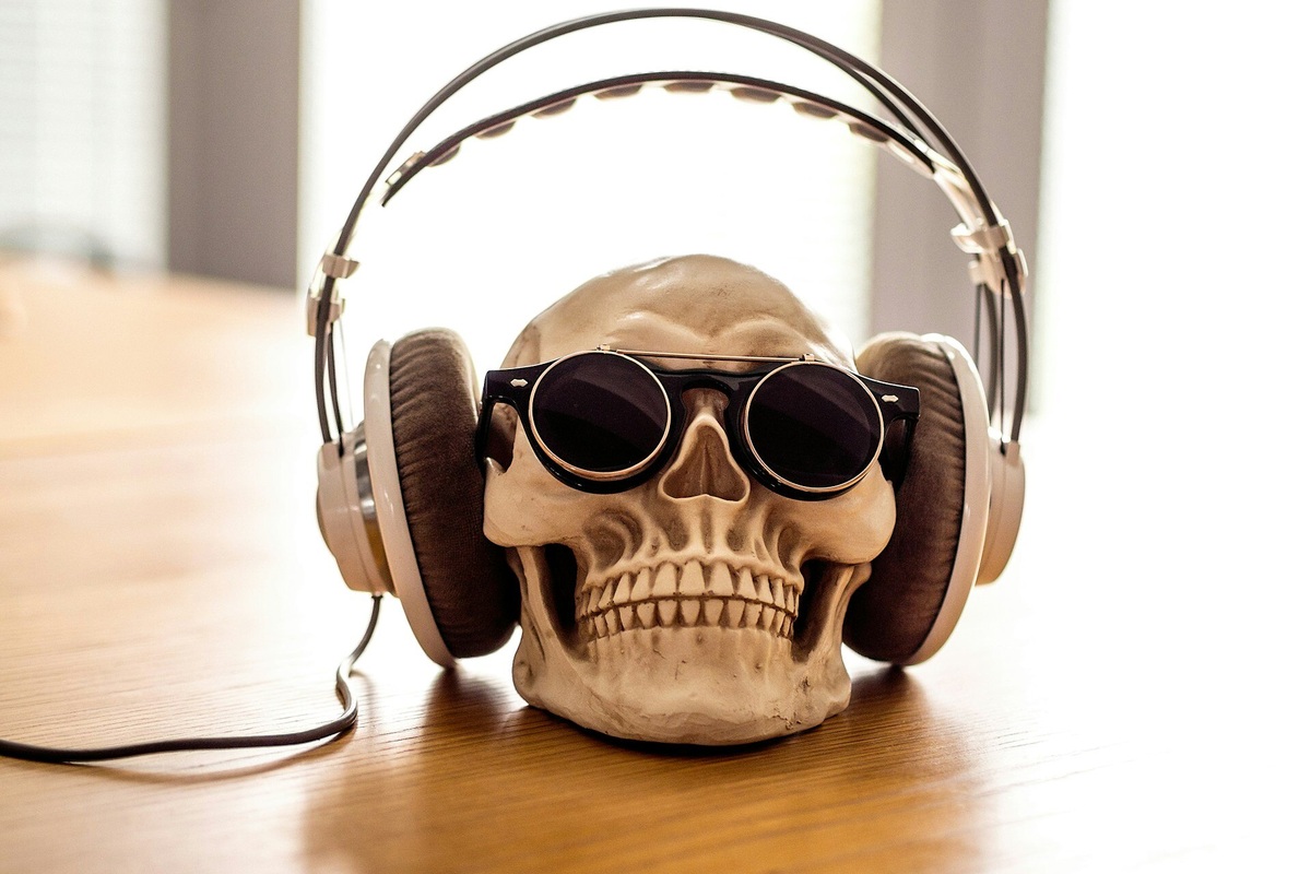     Британские ученые: наушники с шумоподавлением «могут вызвать проблемы с слухом»!