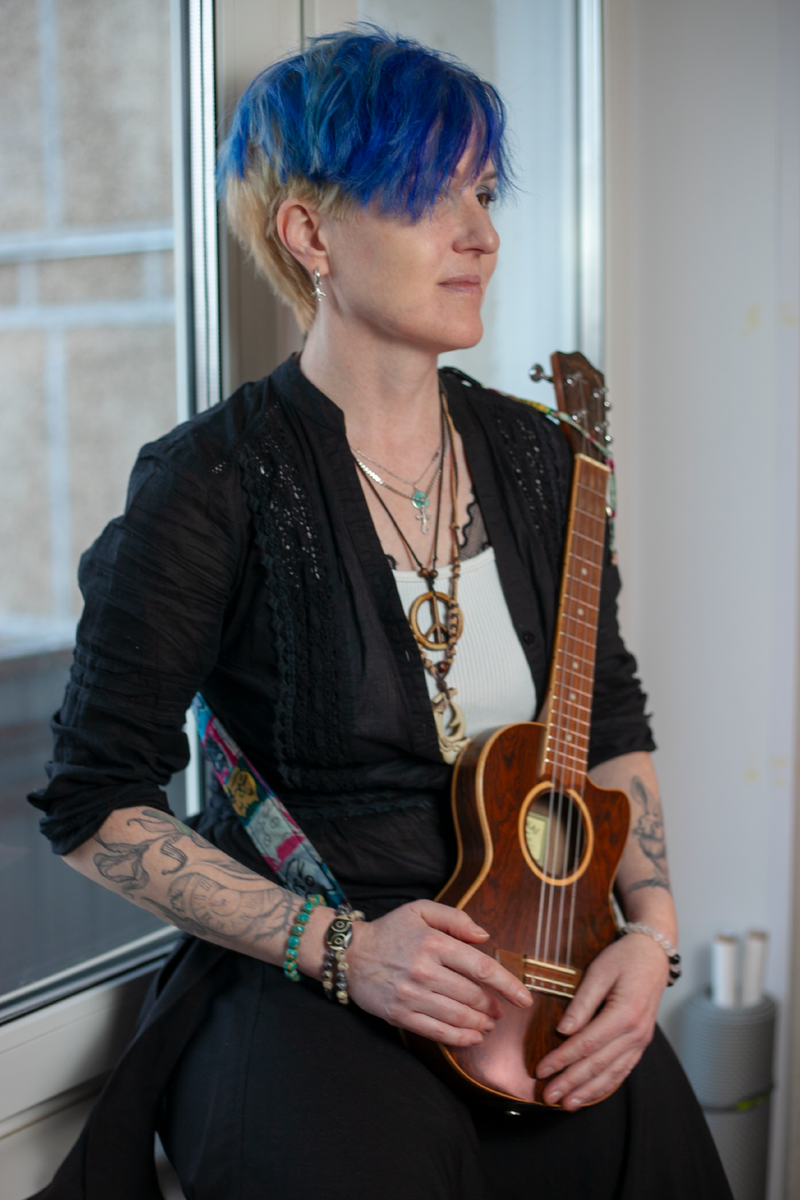 Лена Лири, музыкант, автор и исполнитель