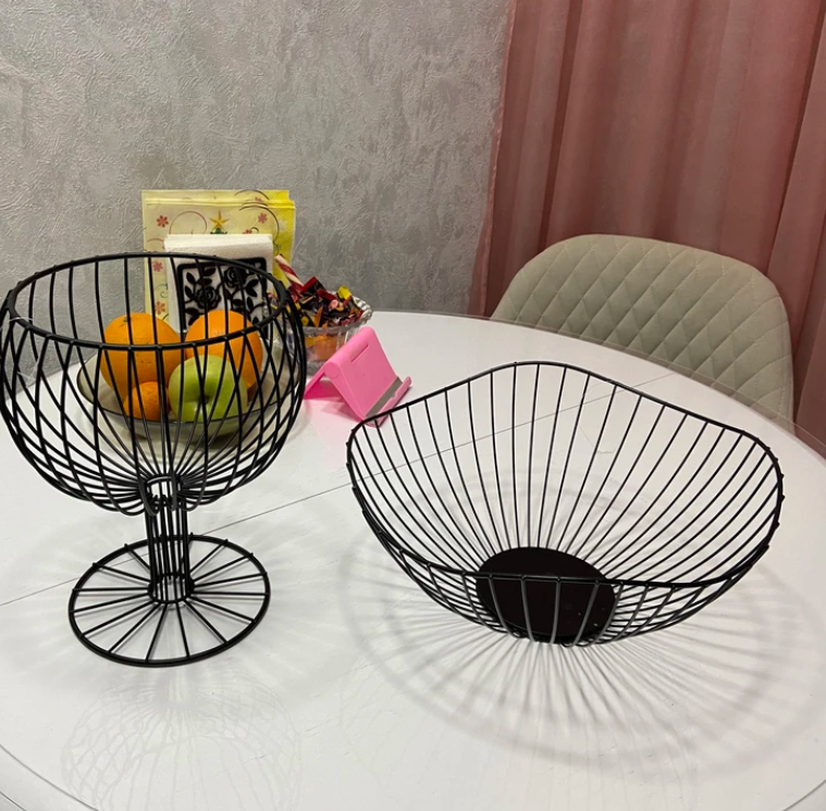 Добавьте изысканный штрих в свой интерьер с нашим набором металлических фруктовниц.