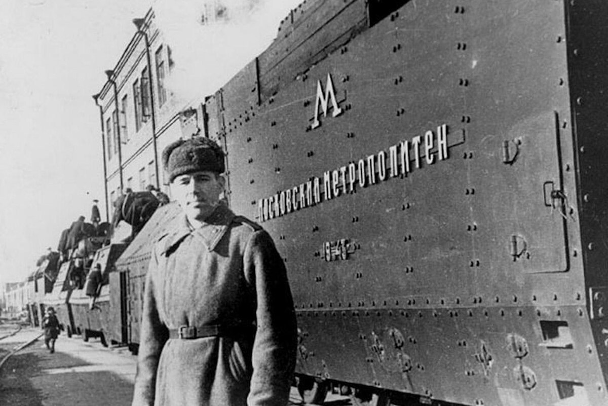 >1 млн руб. собрали сотрудники столичного метро на нужды фронта. На эти деньги были построены три танка и бронепоезд "Московский метрополитен" (на фото), который принимал участие в боях на Курской дуге. pastvu.com