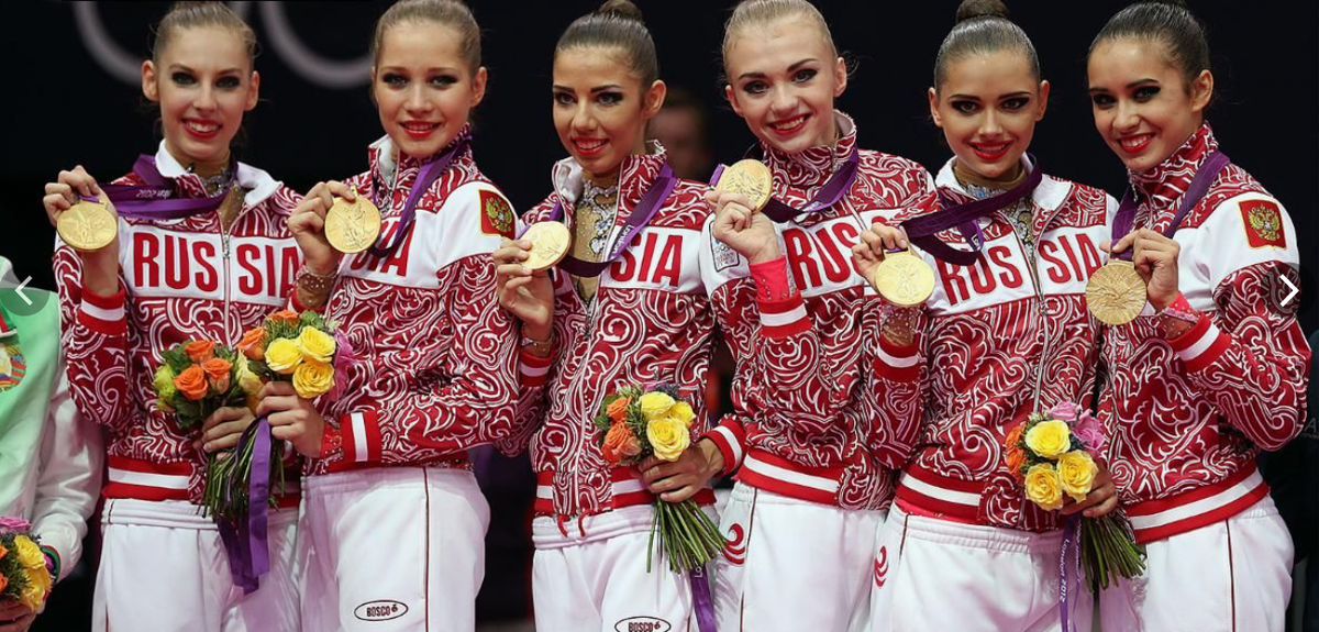  Любое выступление, помимо эталонных физических кондиций, требует от спортсменки грации, харизмы и умения быть эталоном женственности. 