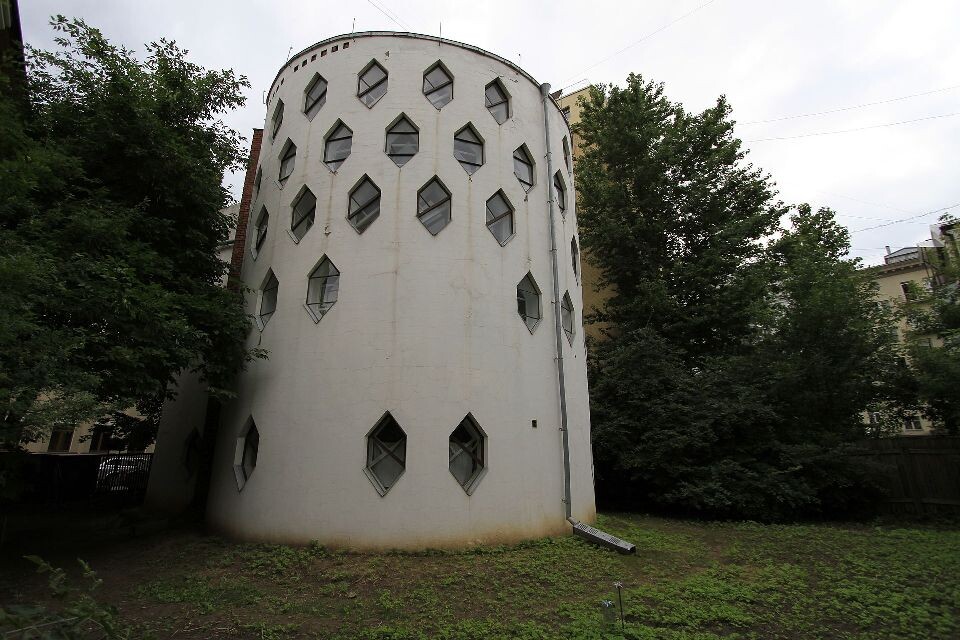 Источник; https://aif.ru/dontknows/file/russkiy_gaudi_i_ego_sarkofag_top-5_rabot_konstantina_melnikova