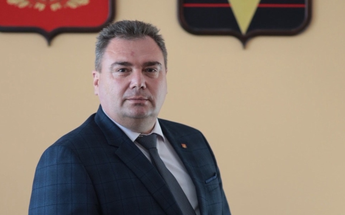    Кумовство, усиление внутриэлитных конфликтов и круговорот уголовных дел – чем запомнился Андрей Пищугин на посту главы Борисоглебского округа Фотографии внутри текста – нейросеть «Шедеврум», на главном фото – Андрей Пищугин (из его соцсетей)