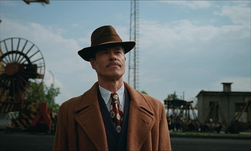    Кадр из фильма «Бруталист»