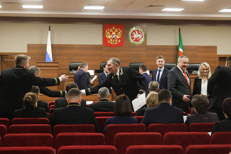    Итоговое совещание судей Татарстана собрало весь силовой и судейский бомонд республики в здании Советского райсуда Казани