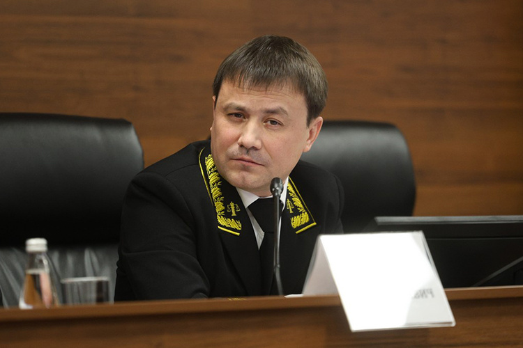    По словам Гильмутдинова, число дел, которые рассмотрели суды, увеличилось с 1,1 млн до 1,2 миллиона