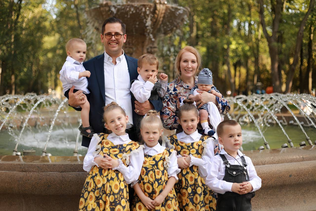 Здесь нас уже девять - три лапочки-дочки и четыре сыночка!