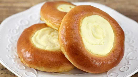     Источник: kopilka-kulinara.ru/vatrushki/sdobnye-vvatrushki-s-tvorogom/