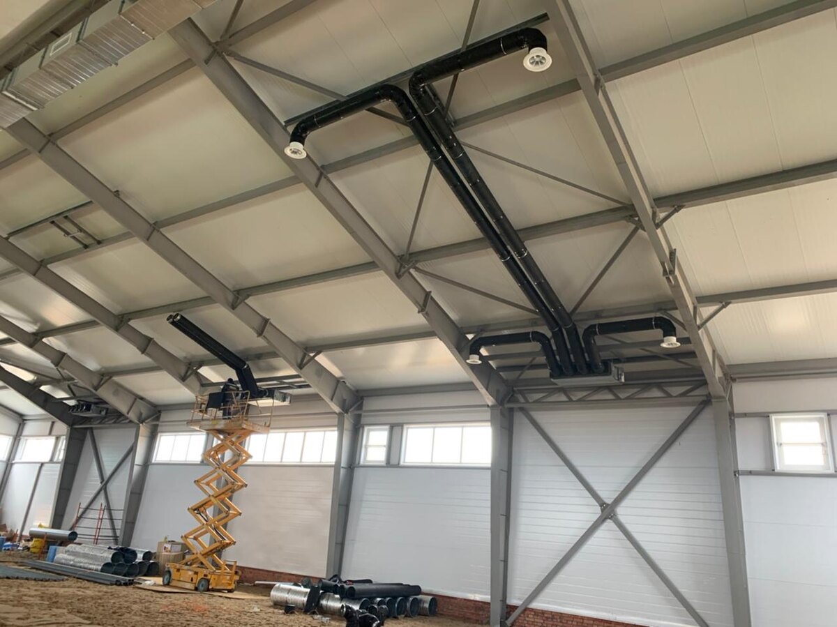 Процесс монтажа воздуховодов промвентиляции и кондиционирования. 