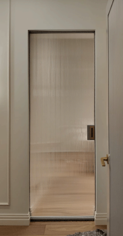 Раздвижная дверь в пенал с рифленым стеклом DORIAN.RU