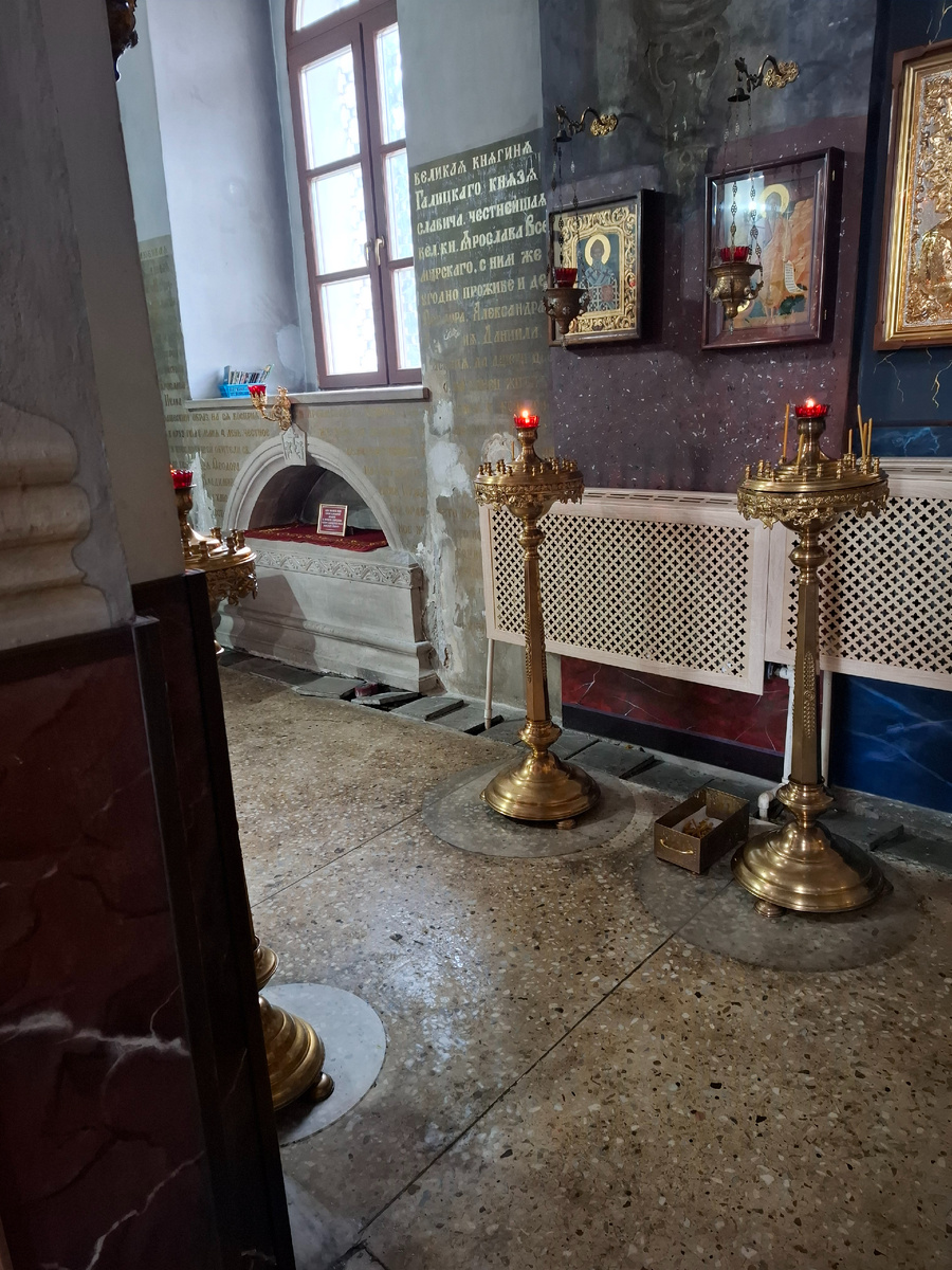 Фото автора. Усыпальница матери Александра Невского-Феодосии Мстиславовны.