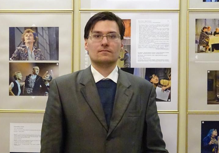 Андрей Козырев – поэт, прозаик, издатель. Родился в Омске. Автор девяти сборников стихов и прозы. Публиковался в журналах «Арион», «Кольцо А», «Плавучий мост», «Новый Гильгамеш», «Журнал Поэтов», «Сибирские огни», «День и Ночь», «Литературный Омск», альманахах «Складчина», «Тарские ворота» и др. Главный редактор литературно-художественного журнала «Менестрель», руководитель онлайн-школы при журнале. Глава оргкомитета Международной литературной премии им. И.Ф.Анненского. Член СП Москвы.