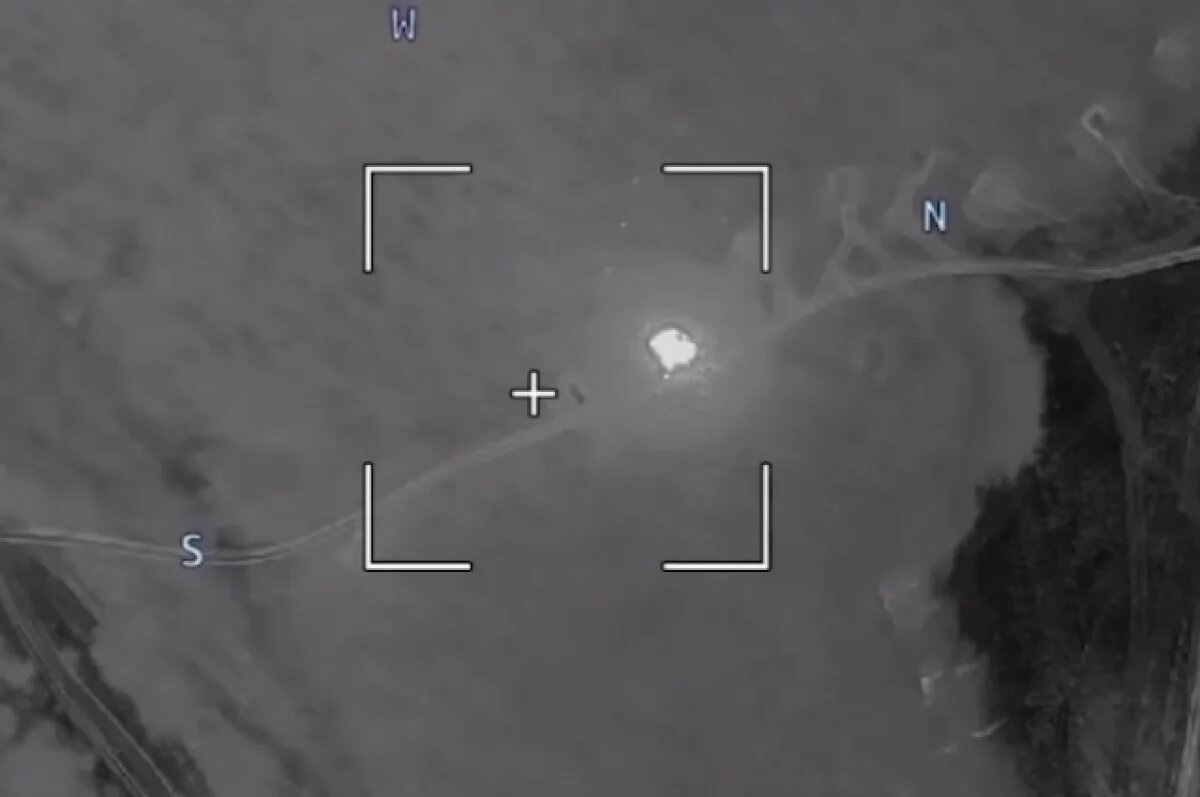    МО показало кадры уничтожения танка ВСУ дроном «Ланцет» в Курской области