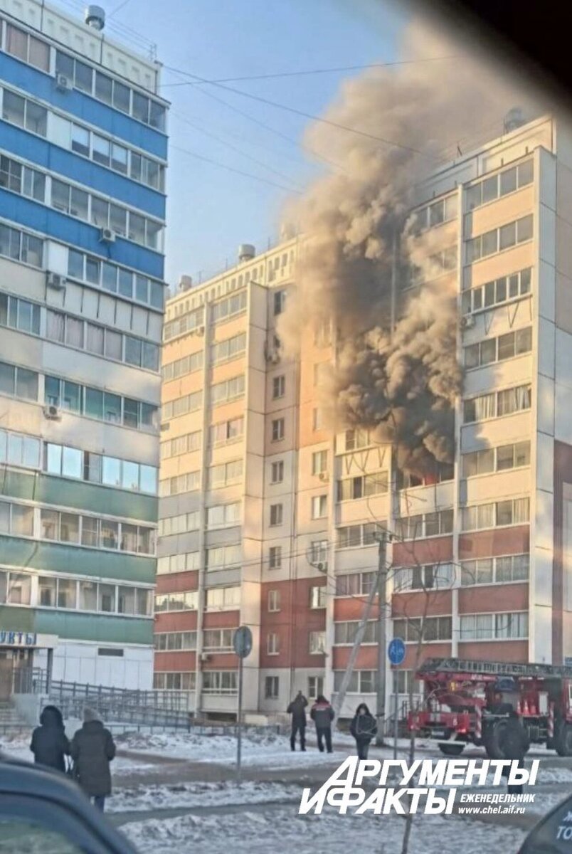    Горит на пятом этаже, сильное задымление Фото:  АиФ