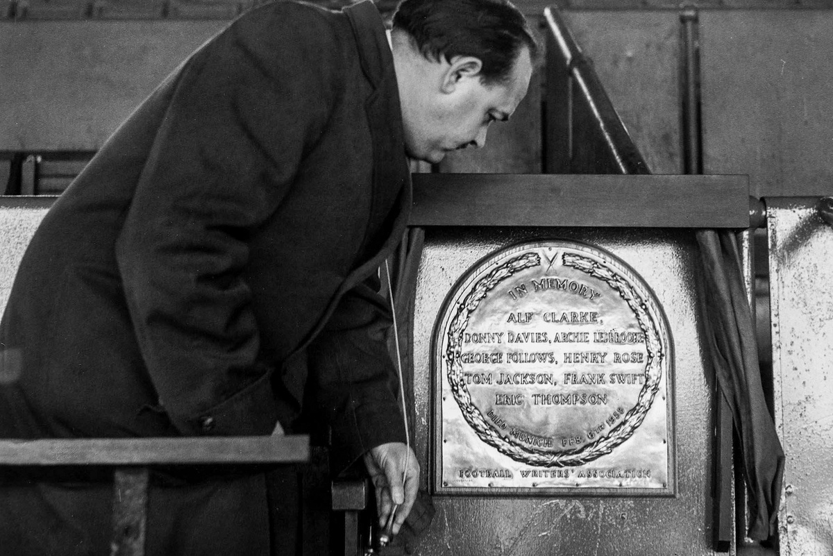    Репортер Фрэнк Тейлор один из тех, кому посчастливилось выжить в авиакатастрофе в Мюнхене./Getty Images