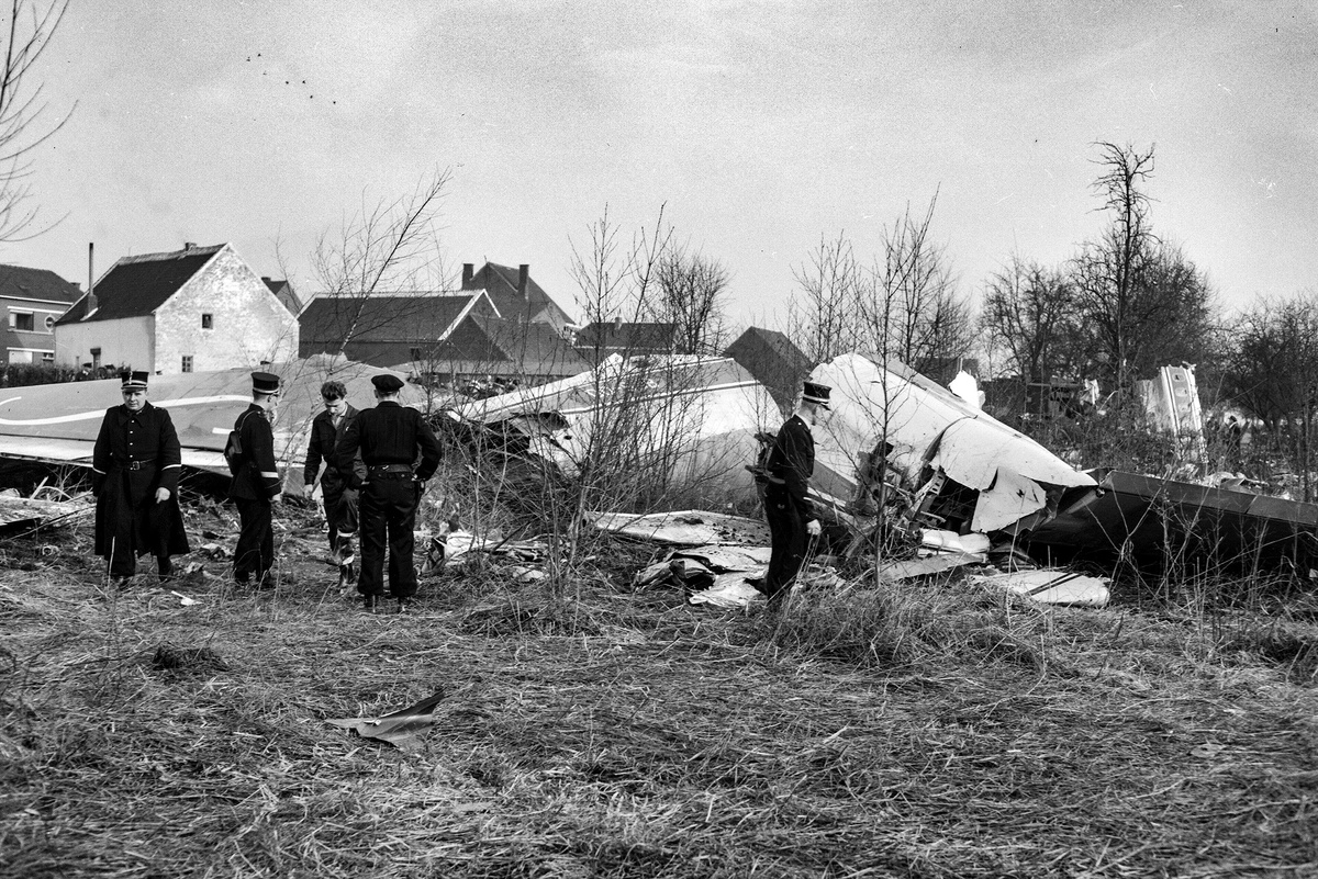    15 февраля 1961 года. Авиалайнер Boeing 707 329 авиакомпании Sabena при заходе на посадку рухнул на землю в 3 километрах от аэропорта Брюсселя. В катастрофе погибли 73 человека. Среди погибших была сборная США по фигурному катанию./REUTERS
