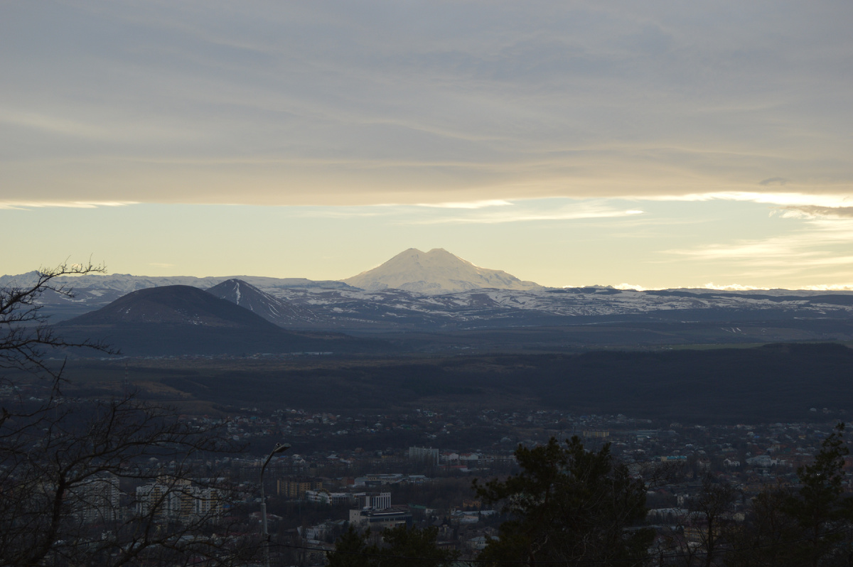 Вид на Эльбрус с горы Красное Солнышко 