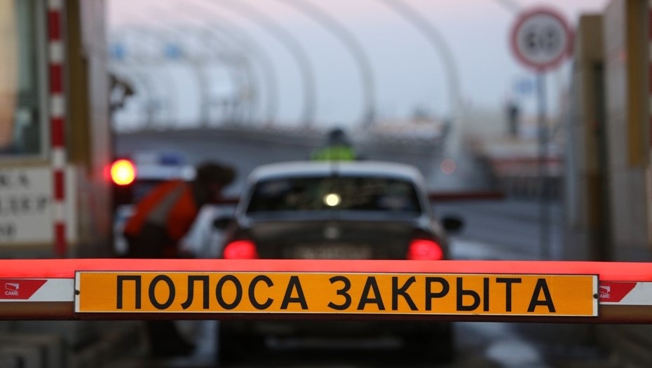    Надпись "Полоса закрыта" на шлагбауме ЗСД в Петербурге, архивное фото для иллюстрации. Автор фото: Антон Ваганов / "Деловой Петербург"