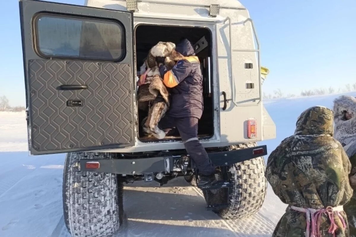   Сотрудники Ямалспаса помогли застрявшей в тундре семье