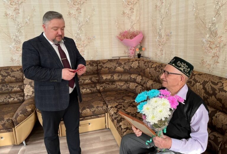    Участнику ВОВ Муниру Кадырову присвоено звание «Почетный гражданин Пономаревского района» Кристина Просвиркина