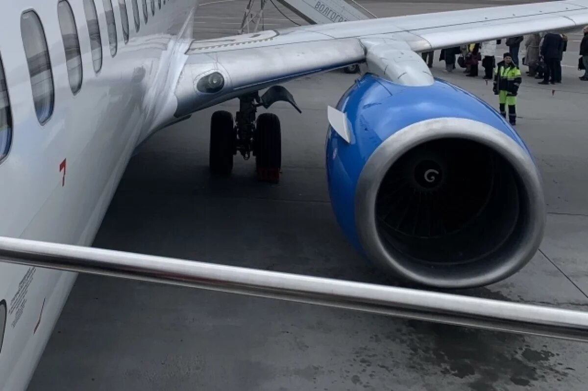    У летевшего из Вологды в Санкт-Петербург самолета отказал двигатель