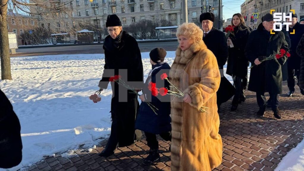 Анна короткова и максим виторган фото Путин почтил память Собчака в Санкт-Петербурге в 25-ю годовщину смерти ПолитАнал
