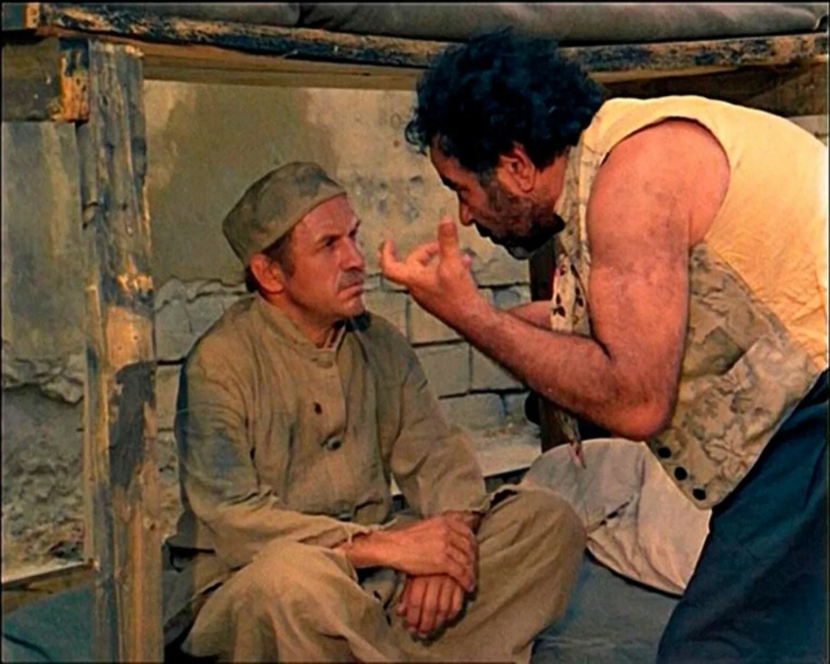 Сан Саныч и уголовник, кадр из фильма «Не бойся, я с тобой!».