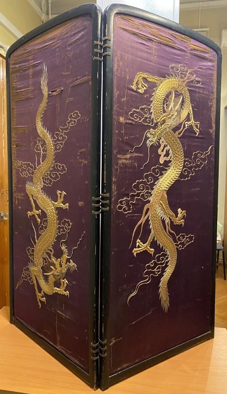 Рис. 1 – Ширма двустворчатая. Самарский областной художественный музей. № ГК 56262034. Фото взято с сайта Госкаталога Музейного фонда РФ.