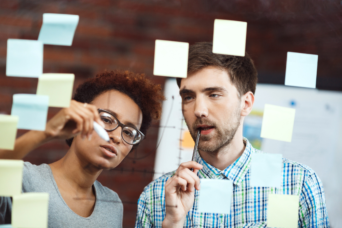 Источник: https://ru.freepik.com/free-photo/colleagues-making-business-plan-meeting_7850956.htm