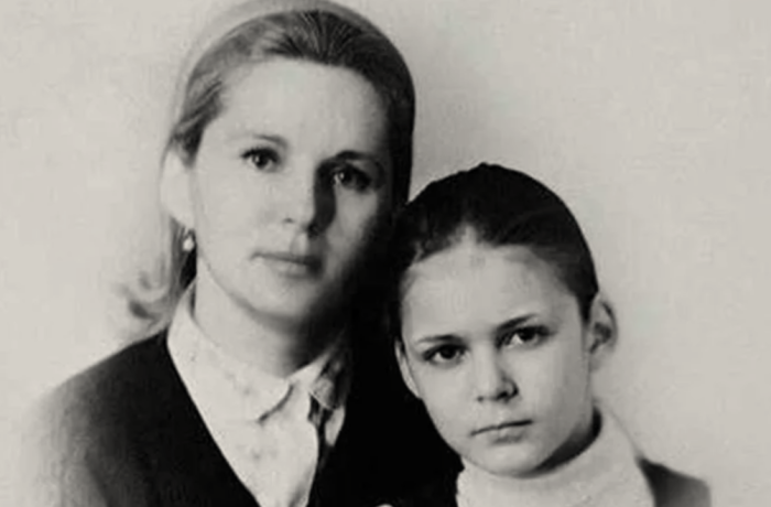 Алена с мамой