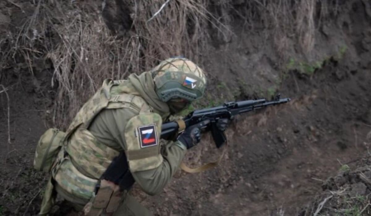     Российский военный. Источник: Shutterstock Автор фото: Sergey Nikonov