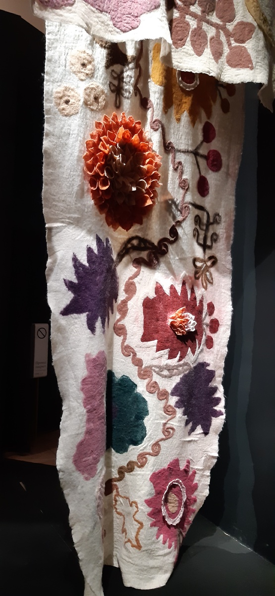 Альфия Ильясова. Войлочное панно (портала) «Сады Вечности». Россия, Республика Татарстан. 2024. 