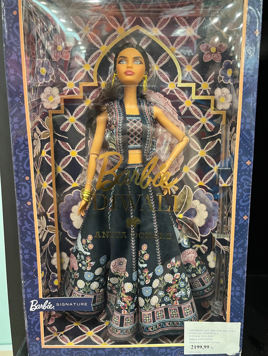 Diwali Barbie by Anita Dongre на молде Лина