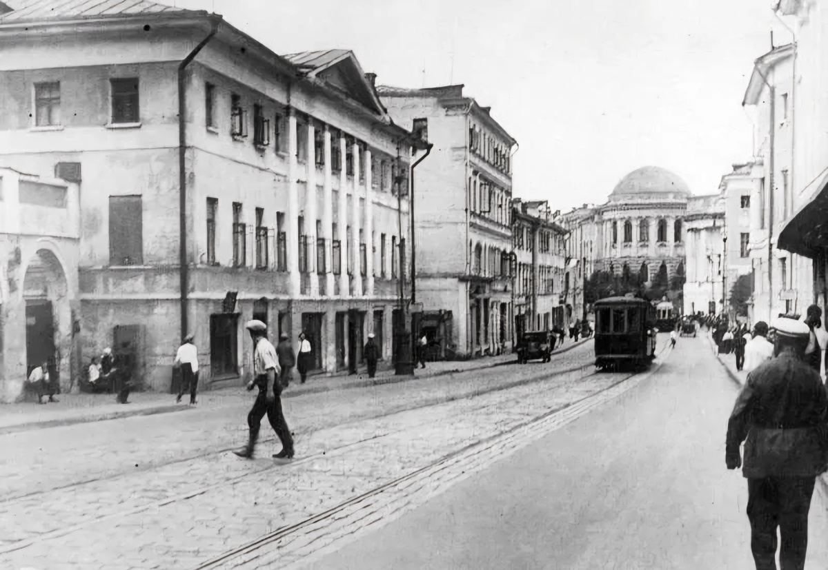 Молодая улица. Москва, 1925.