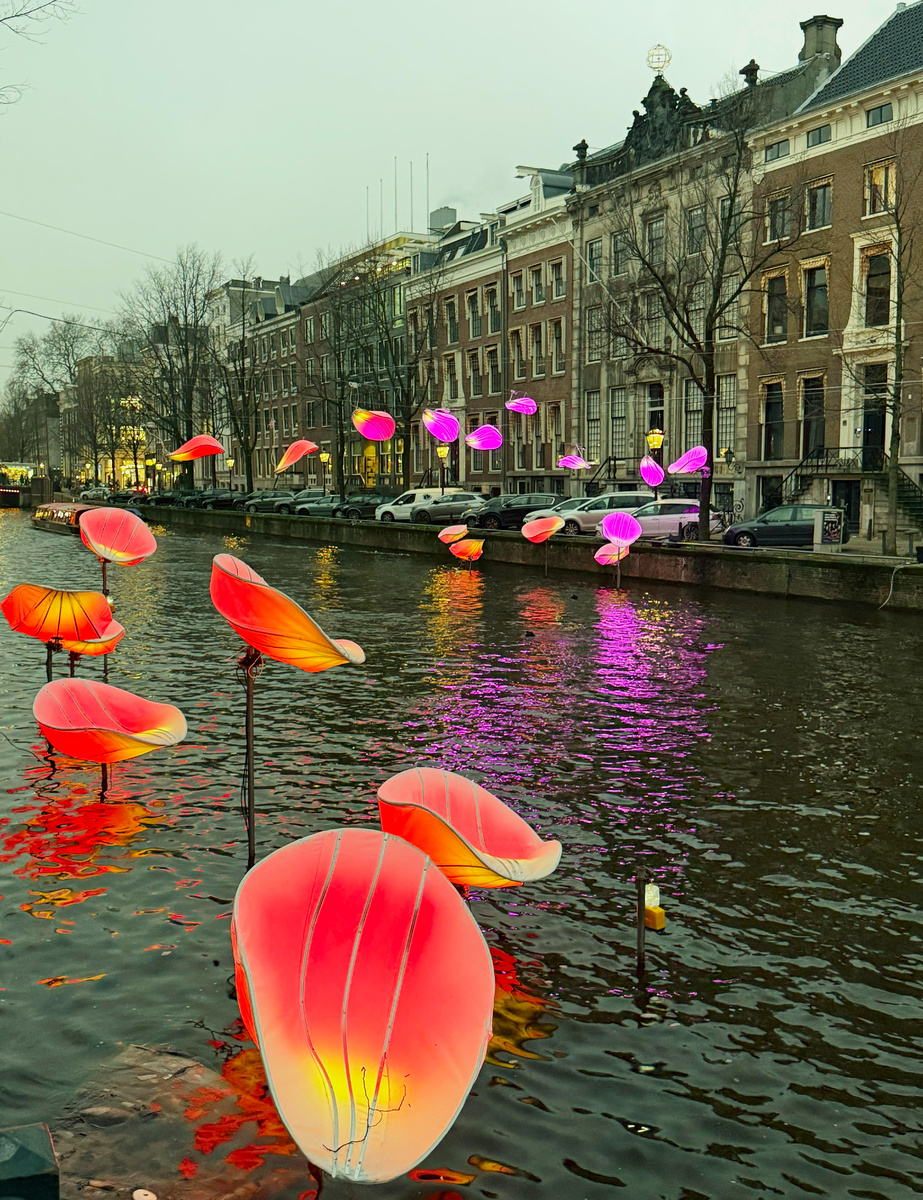 Декорации канала для праздника света, Амстердам