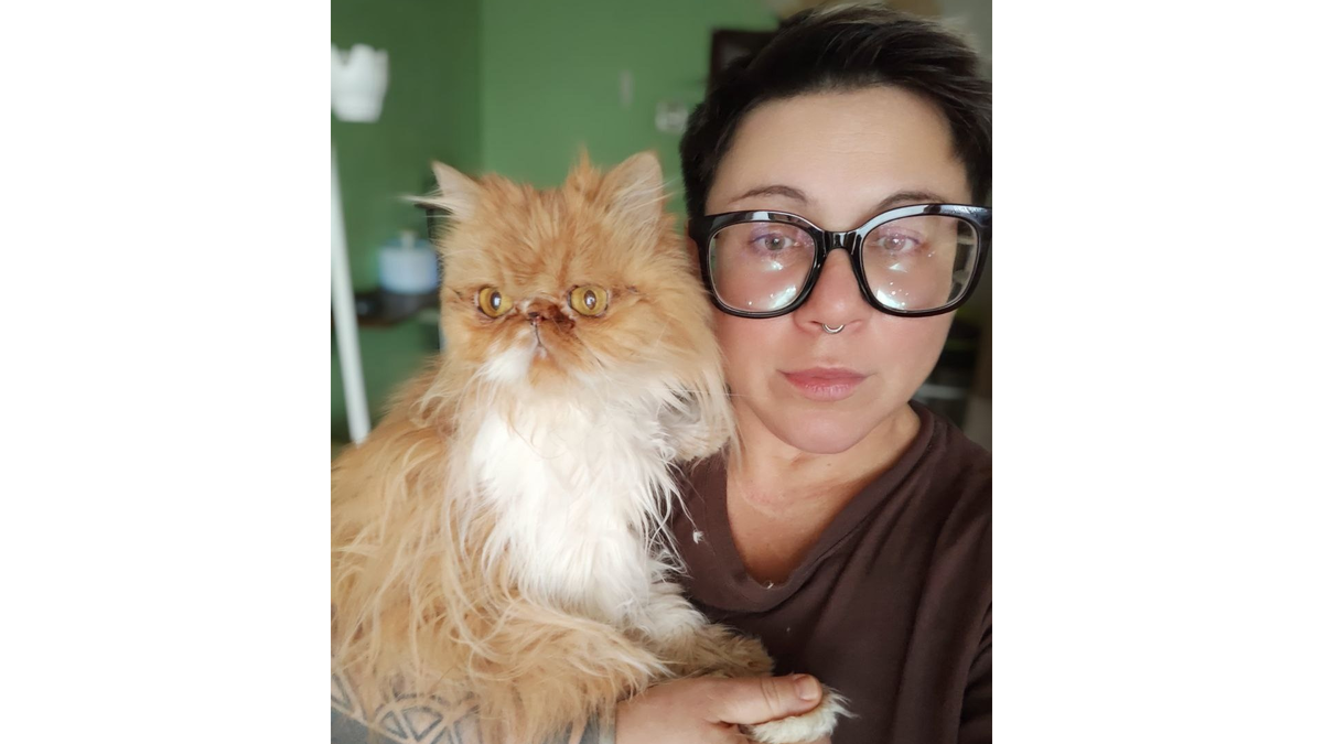    Ради помощи кошкам Вероника выучилась на зоопсихолога и ветеринарного фельдшера. Фото: соцсети героини.