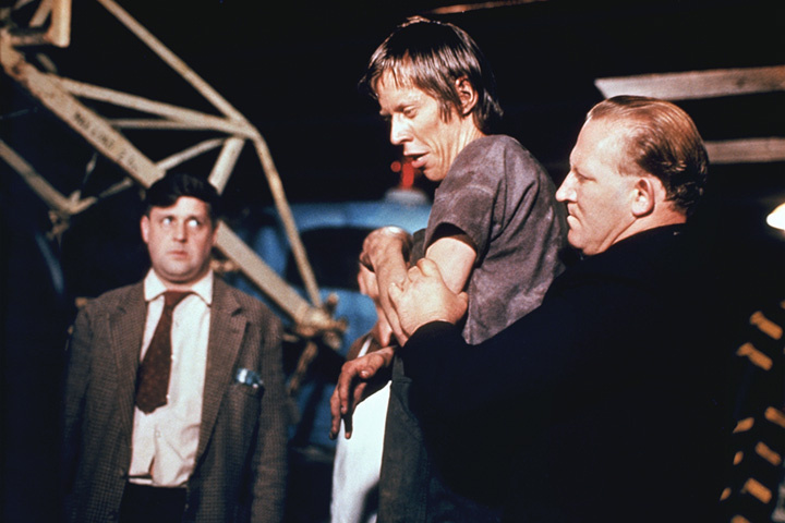 Пролистните изображение, чтобы увидеть следующий кадр из фильма «Машины, которые съели Париж» (1974)