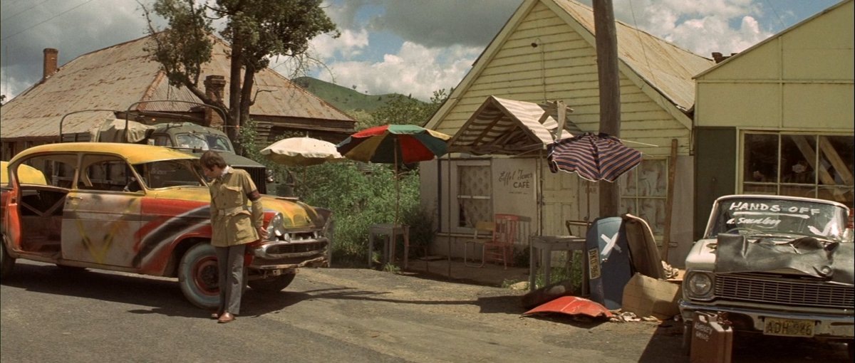 Пролистните изображение, чтобы увидеть следующий кадр из фильма «Машины, которые съели Париж» (1974)