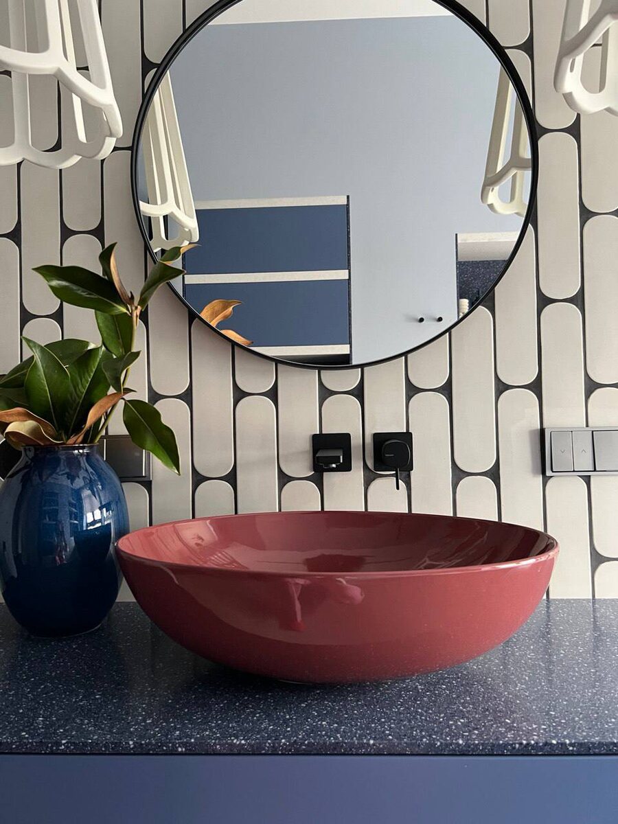 Веточка магнолии в интерьере дизайн-студии Полины Агафоновой