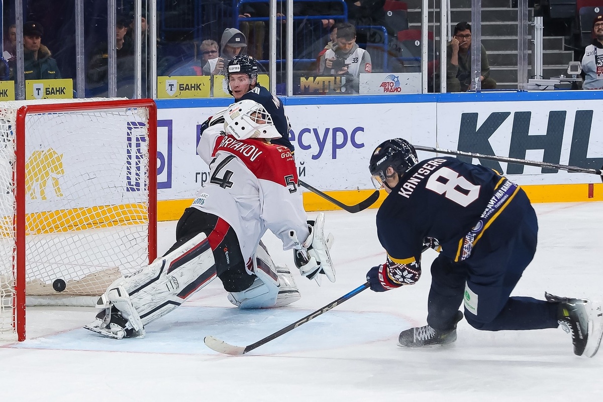 А ведь Роман Канцеров знает, как забивать Никите Серебрякову.