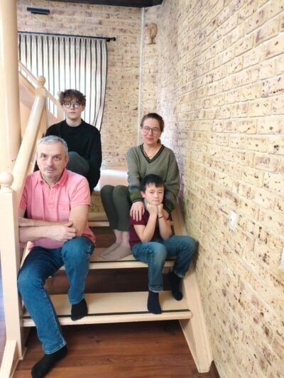 Елена с мужем и сыновьями.