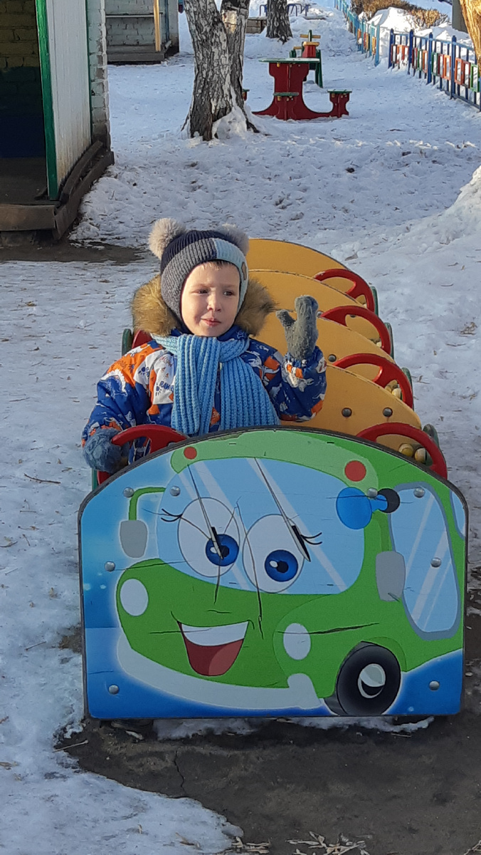 Примерно с таким лицом останавливаются некоторые водители и машут, чтоб шевелила булками